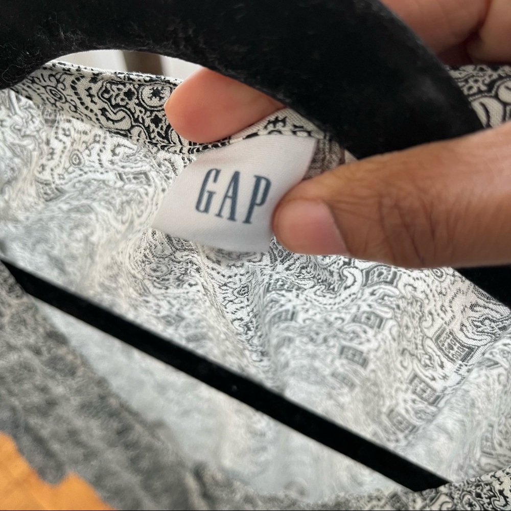 Gap Long Sleeved Button Front Patterned Romper - … - image 4